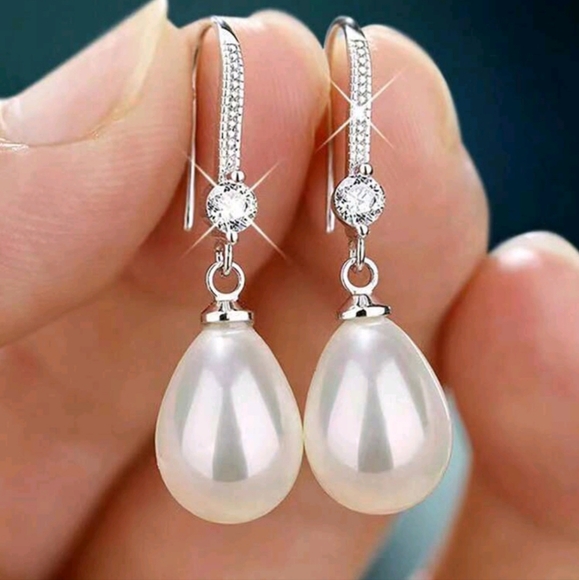 "Pearl" Elegant Faux Pearl Teardrop Earrings New! - Picture 2 of 4